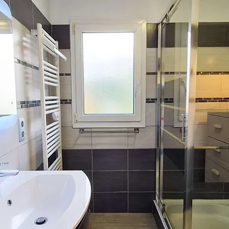 Petite Location Au Calme Proche Du Centre Village Et Du Marche Villa *